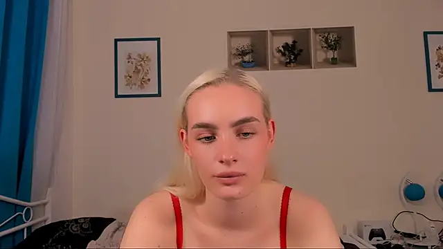 OliviaKisss online show from April 13, 2026, 5:50 pm