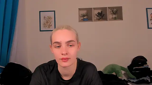 OliviaKisss online show from June 10, 2026, 5:47 pm