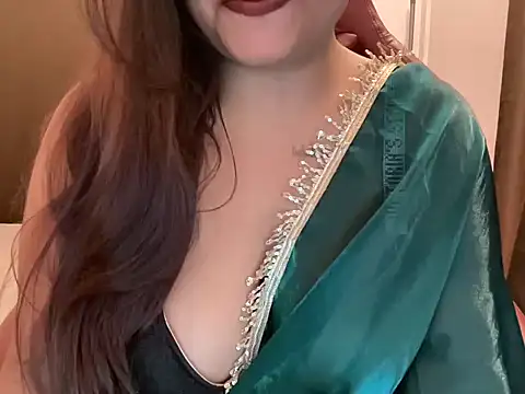 Snapshot of shanayaaa_1 chatting on February 7, 2026, 1:35 am shanayaaa 1 online show from February 7, 2026, 1:35 am