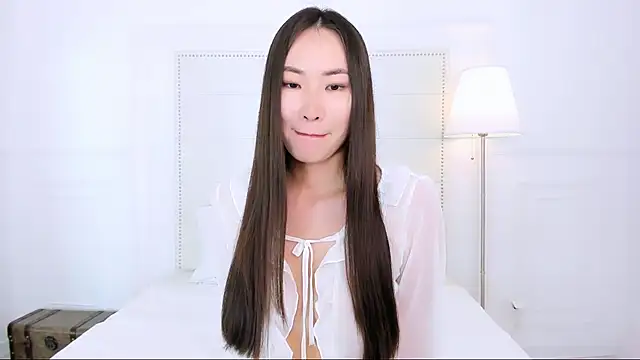 NaomiYuu online show from May 27, 2026, 10:44 am