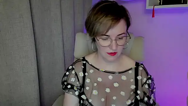feliziaDesire online show from June 6, 2026, 4:56 pm