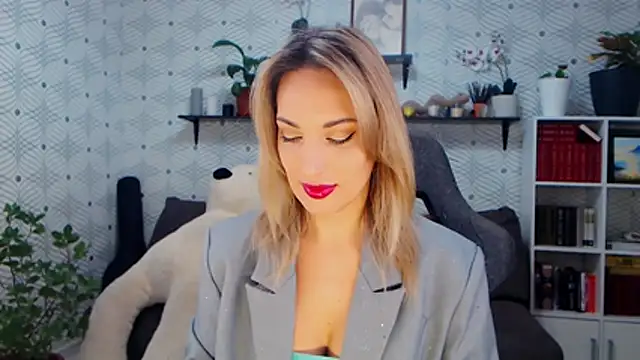 Snapshot of MillaXQueen chatting on February 4, 2026, 3:29 pm MillaXQueen online show from February 4, 2026, 3:29 pm