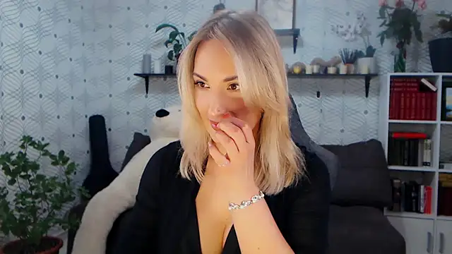 Snapshot of MillaXQueen chatting on March 10, 2026, 2:54 pm MillaXQueen online show from March 10, 2026, 2:54 pm