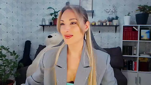 Snapshot of MillaXQueen chatting on February 19, 2026, 2:58 pm MillaXQueen online show from February 19, 2026, 2:58 pm