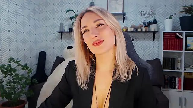 Snapshot of MillaXQueen chatting on February 26, 2026, 3:23 pm MillaXQueen online show from February 26, 2026, 3:23 pm