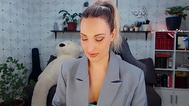 Snapshot of MillaXQueen chatting on March 12, 2026, 12:20 pm MillaXQueen online show from March 12, 2026, 12:20 pm