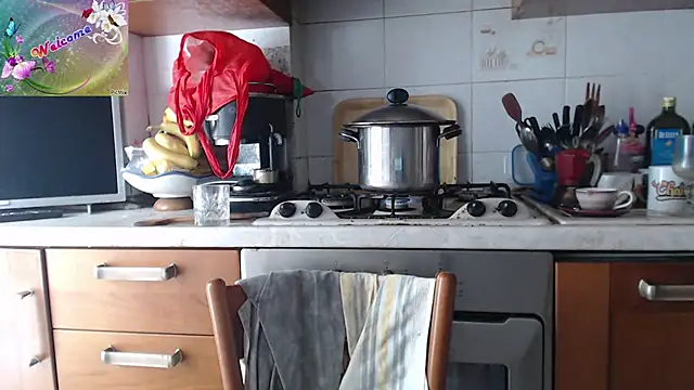 martachatte online show from October 24, 2025, 8:57 am