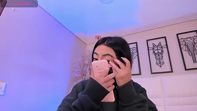 Rebeca jones online show from October 28, 2025, 11:42 am