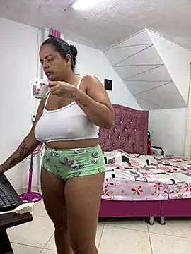 Snapshot of Rossestoner chatting on February 12, 2026, 9:42 am Rossestoner online show from February 12, 2026, 9:42 am