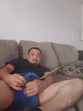 hungpenis210 online show from June 7, 2026, 3:17 pm