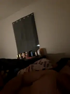 Snapshot of hungpenis210 chatting on February 7, 2026, 7:27 am hungpenis210 online show from February 7, 2026, 7:27 am