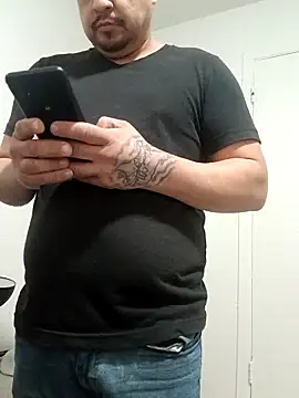 Snapshot of hungpenis210 chatting on March 1, 2026, 4:18 pm hungpenis210 online show from March 1, 2026, 4:18 pm