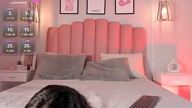 Ashleyy piink online show from April 15, 2026, 8:31 pm