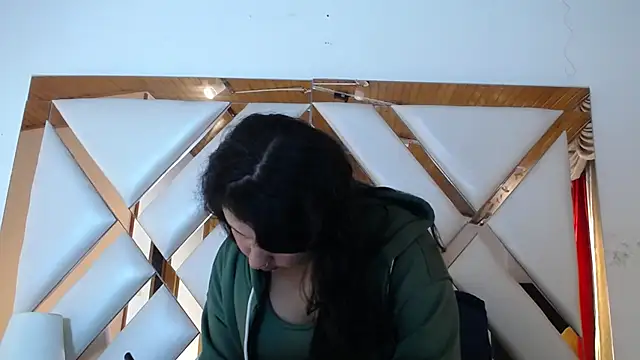 nathaly low1 online show from April 6, 2026, 12:50 pm