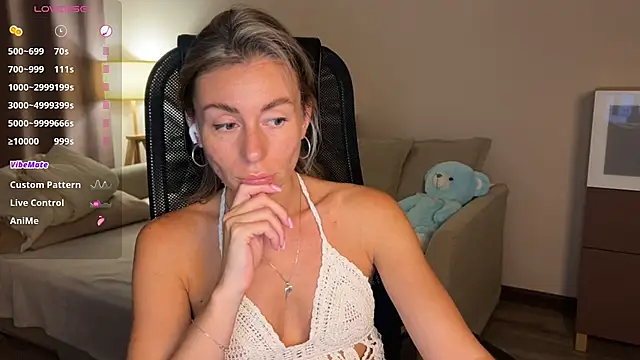 DannaEvan online show from July 21, 2026, 6:42 pm