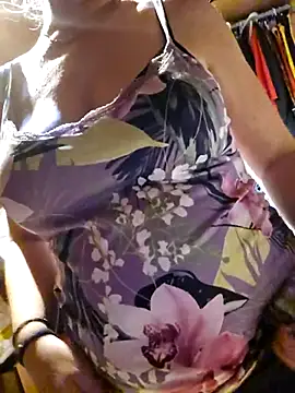 Snapshot of Pitufina_love chatting on January 5, 2026, 5:27 pm Pitufina love online show from January 5, 2026, 5:27 pm