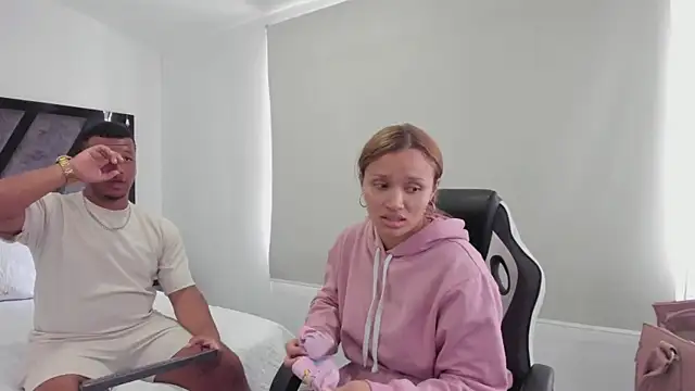 Snapshot of AnnieAndStefan chatting on March 11, 2026, 2:33 pm AnnieAndStefan online show from March 11, 2026, 2:33 pm