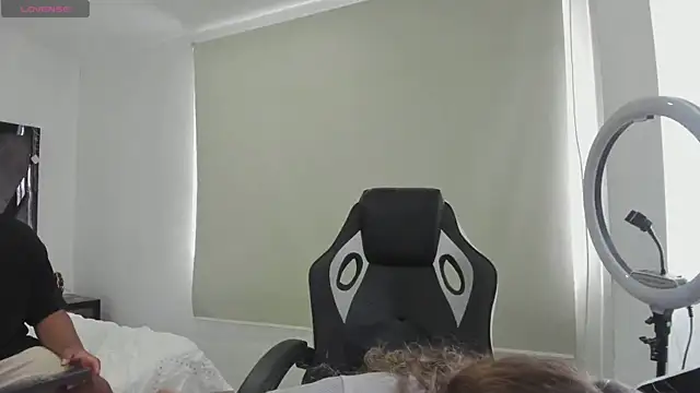 Snapshot of AnnieAndStefan chatting on April 11, 2026, 1:37 pm AnnieAndStefan online show from April 11, 2026, 1:37 pm