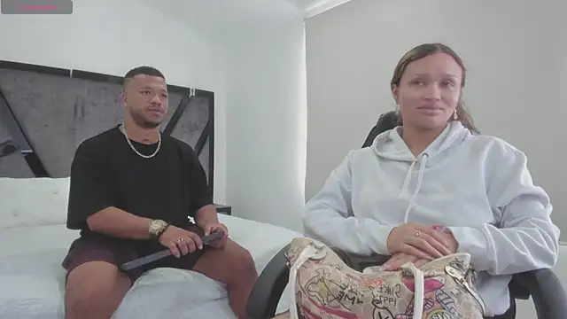 AnnieAndStefan online show from November 1, 2025, 3:17 pm