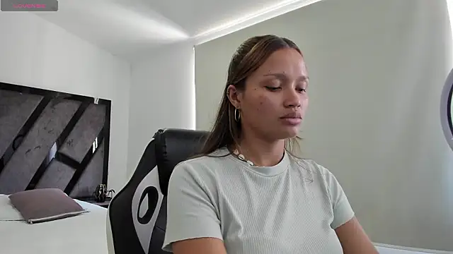 Snapshot of AnnieAndStefan chatting on March 20, 2026, 4:19 pm AnnieAndStefan online show from March 20, 2026, 4:19 pm