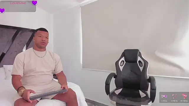 Snapshot of AnnieAndStefan chatting on March 26, 2026, 1:20 pm AnnieAndStefan online show from March 26, 2026, 1:20 pm