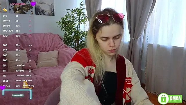 lady bellaa online show from October 19, 2025, 6:49 am
