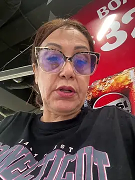 Snapshot of lonely_shewolf chatting on February 17, 2026, 6:05 pm lonely shewolf online show from February 17, 2026, 6:05 pm