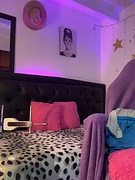 Snapshot of lonely_shewolf chatting on February 21, 2026, 6:43 pm lonely shewolf online show from February 21, 2026, 6:43 pm