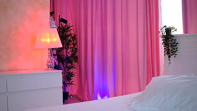 ArtTeasee online show from October 27, 2025, 9:32 am