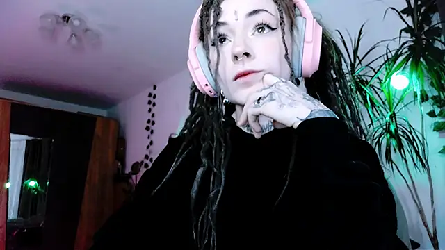 pale skin online show from October 2, 2025, 5:38 pm