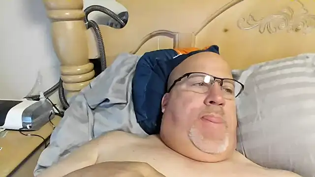 Bigbear0563 online show from April 16, 2026, 3:35 pm