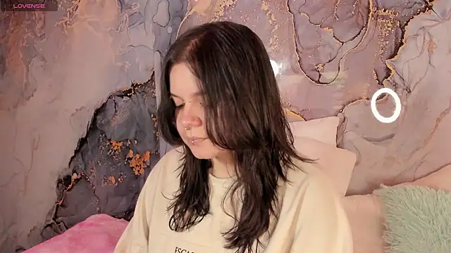 Snapshot of Mey_moon chatting on February 25, 2026, 3:29 am Mey moon online show from February 25, 2026, 3:29 am