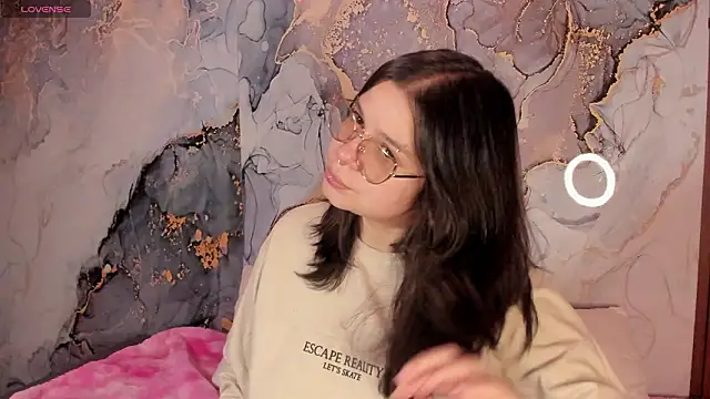 Snapshot of Mey_moon chatting on March 1, 2026, 5:40 am Mey moon online show from March 1, 2026, 5:40 am