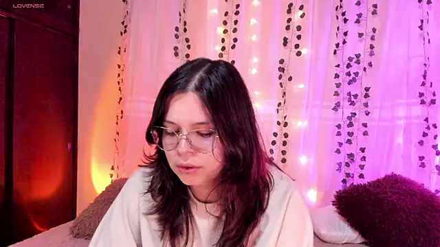 Mey moon online show from December 4, 2024, 9:51 pm