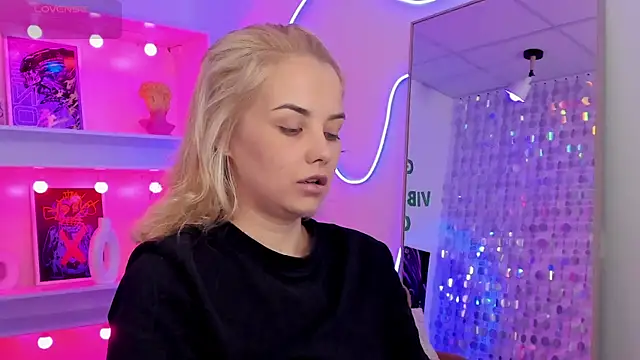 StephanieSweety online show from August 5, 2026, 5:29 pm