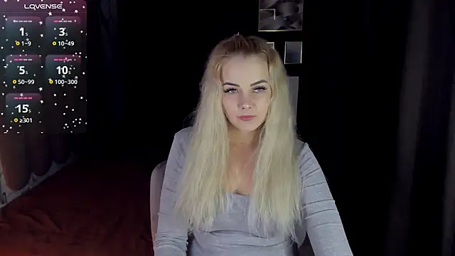 StephanieSweety online show from December 17, 2025, 5:18 pm