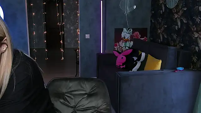 Blckmirrorr online show from September 17, 2025, 9:33 am