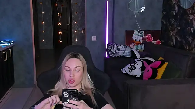 Blckmirrorr online show from March 17, 2026, 6:55 pm