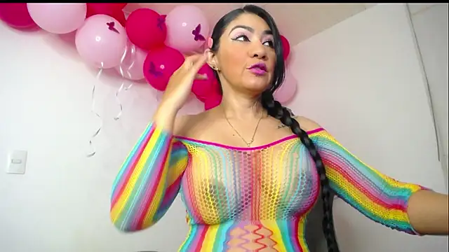 Snapshot of luzcastillo07 chatting on September 12, 2025, 5:07 am luzcastillo07 online show from September 12, 2025, 5:07 am