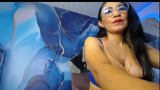 luzcastillo07 online show from May 11, 2026, 5:42 am