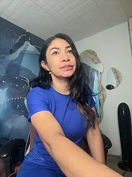 luzcastillo07 online show from May 25, 2026, 2:11 am