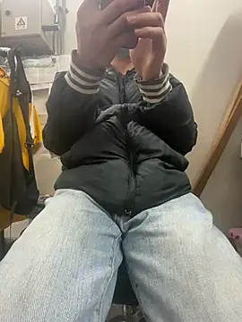 wSilEliaXm online show from February 18, 2026, 3:37 am