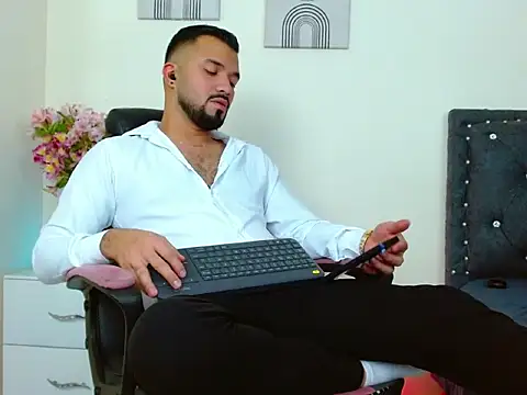 mathew vidal1 online show from April 6, 2026, 6:14 am