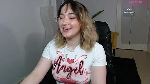 Crystal-dreamt online show from July 16, 2026, 2:03 pm