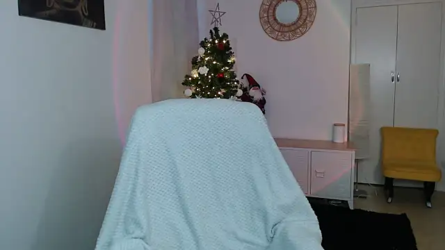 Snapshot of Crystal-dreamt chatting on December 18, 2025, 9:47 am Crystal-dreamt online show from December 18, 2025, 9:47 am