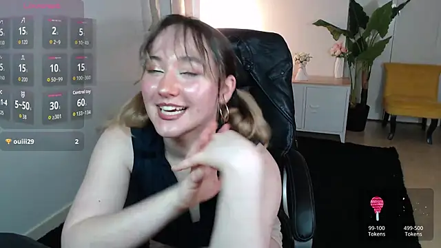 Snapshot of Crystal-dreamt chatting on May 31, 2026, 9:37 am Crystal-dreamt online show from May 31, 2026, 9:37 am