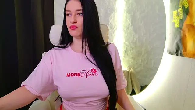 moniqque online show from December 3, 2025, 5:41 am