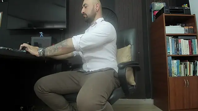 Leon 1234 online show from November 18, 2025, 7:06 pm