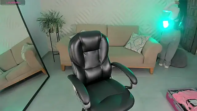 Snapshot of MileyCruz_ chatting on February 19, 2026, 9:56 pm MileyCruz online show from February 19, 2026, 9:56 pm