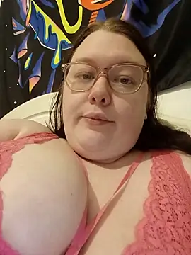 Sexycurvyemilyy online show from December 16, 2025, 9:30 pm